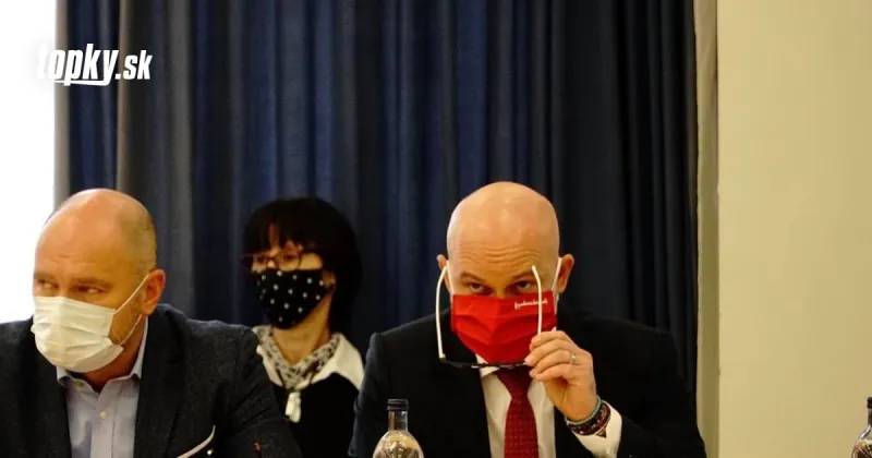 KORONAVÍRUS Toto Slováci potrebovali ako soľ: Gröhling presvedčil epidemiológov, aby otvorili školy! | Topky.sk