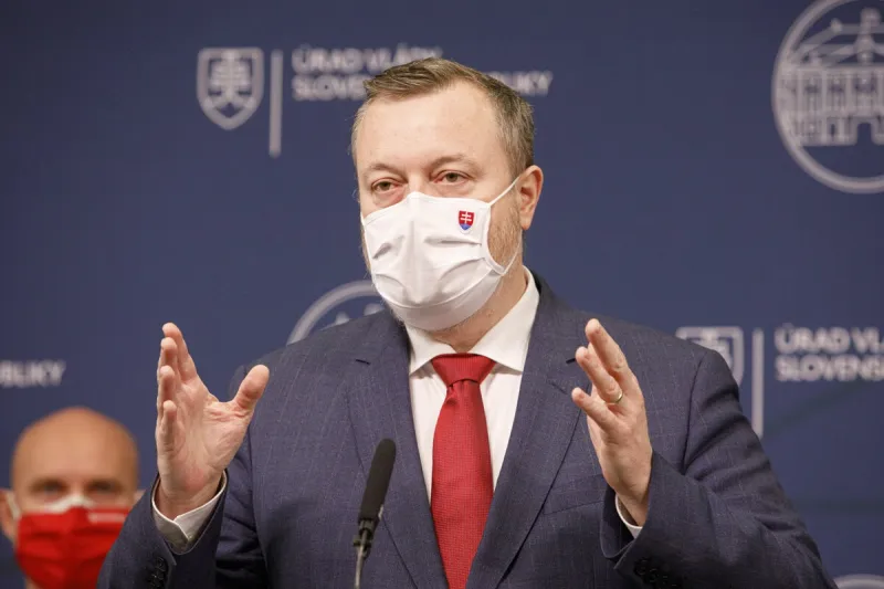 Koronavírus: Zákaz vychádzania platí aj po 8. februári - SME