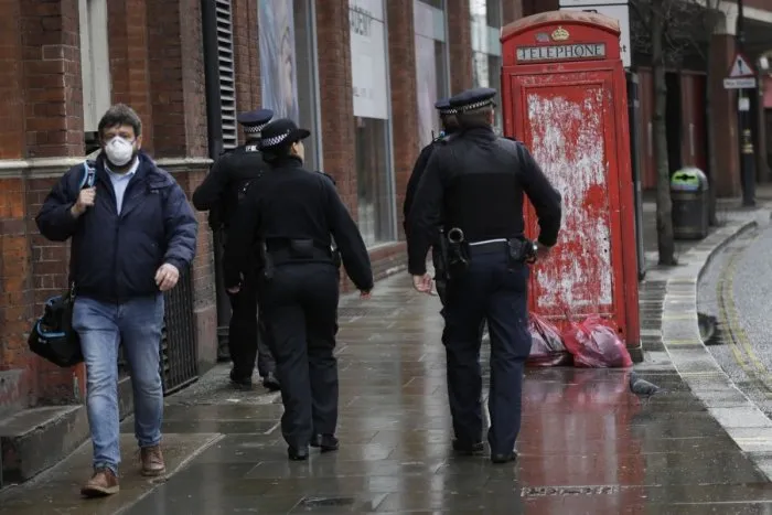 Británia bojuje s koronavírusom: Prvú dávku vakcíny dostalo už desať miliónov ľudí | Dnes24.sk