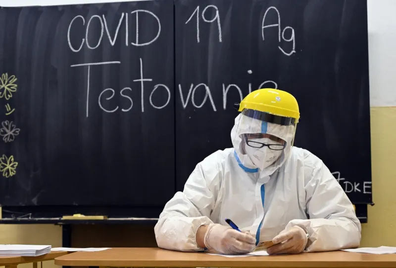 Koronavírus: V Česku pribudlo 7 663 nový prípadov  (minúta po minúte) - SME