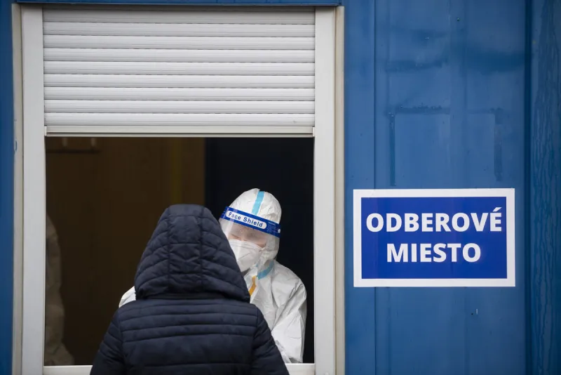 Koronavírus na Slovensku: PCR testy odhalili 2487 nových prípadov, zomrelo 127 ľudí - SME