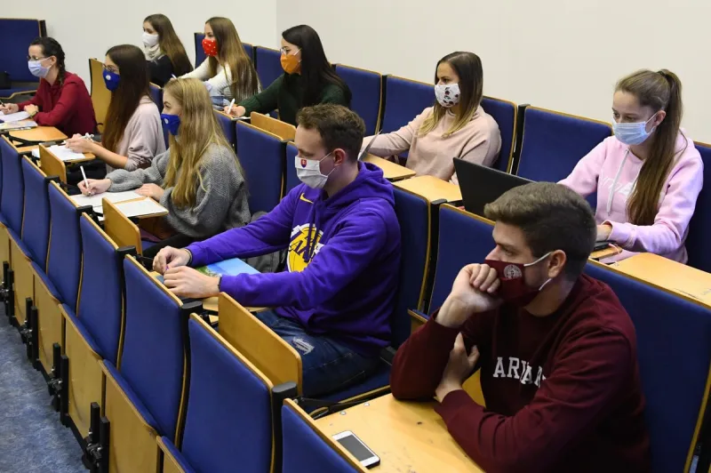 Koronavírus na Slovensku: Rektori žiadajú o výnimky výučby - SME