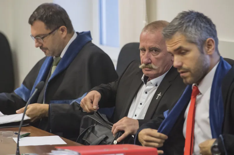 Kotlebovho poslanca Stanislava Mizíka oslobodili, za facebookový status o Židoch nebude pykať – Denník N