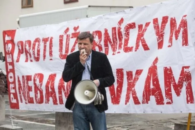 Hlina ide do ulíc, bude páliť stovky súdnych rozhodnutí - Webnoviny.sk