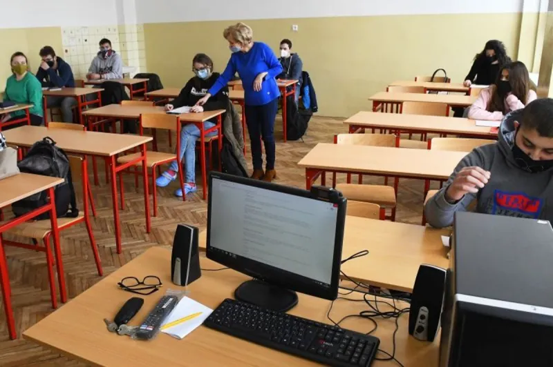 Koronavírus na Slovensku: Prezenčne sa vyučovalo v 2 694 školách - SME