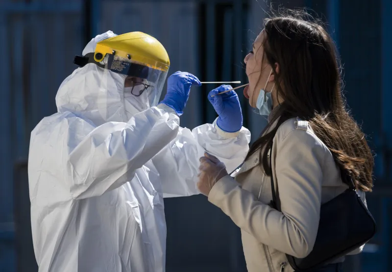 Britská mutácia nového koronavírusu sa potvrdila v 72 percentách vzoriek - SME