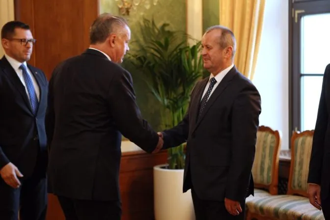 Prezident Kiska sa stretol s ministrom obrany, armádne nákupy majú byť transparentnejšie - Webnoviny.sk