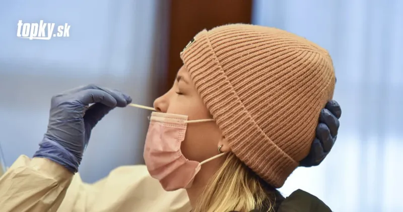 KORONAVÍRUS Nemocnica v Komárne začala s očkovaním učiteľov: Na školách pokračuje testovanie | Topky.sk