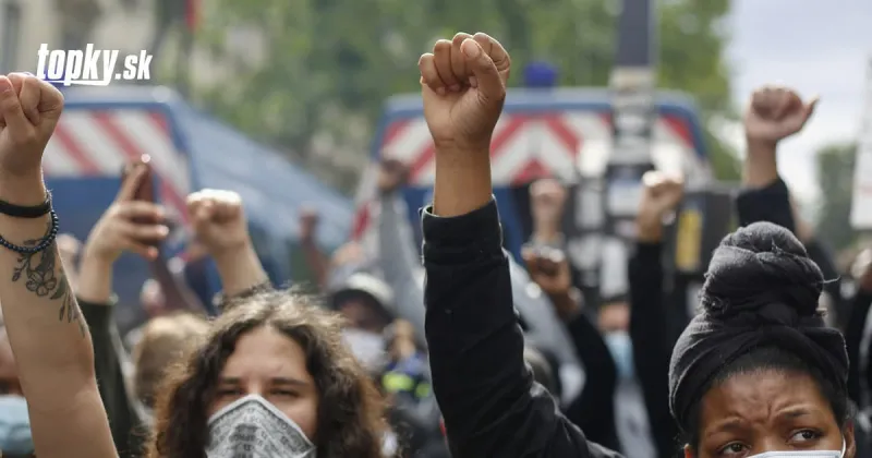 KORONAVÍRUS Proti vládnym protipandemickým opatreniam v Nemecku protestovali stovky ľudí | Topky.sk
