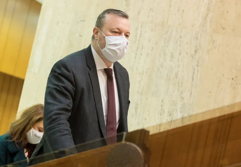 V zariadeniach sociálnych služieb klesá podľa Krajniaka výskyt koronavírusu - SME