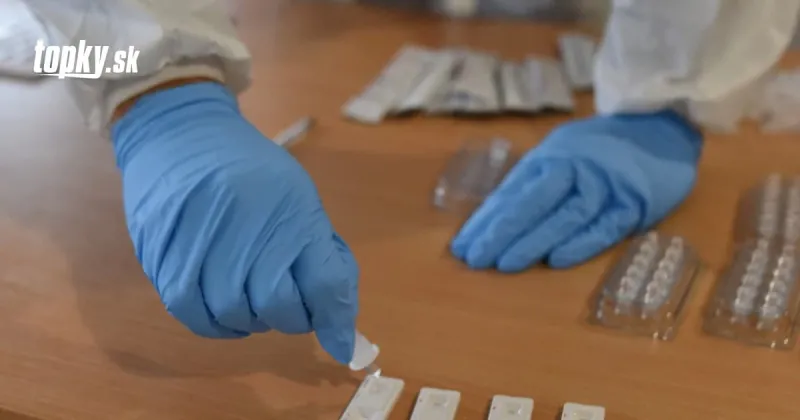 KORONAVÍRUS V triediacej linke našli v Partizánskom spolu s plastmi použité antigénové testy | Topky.sk