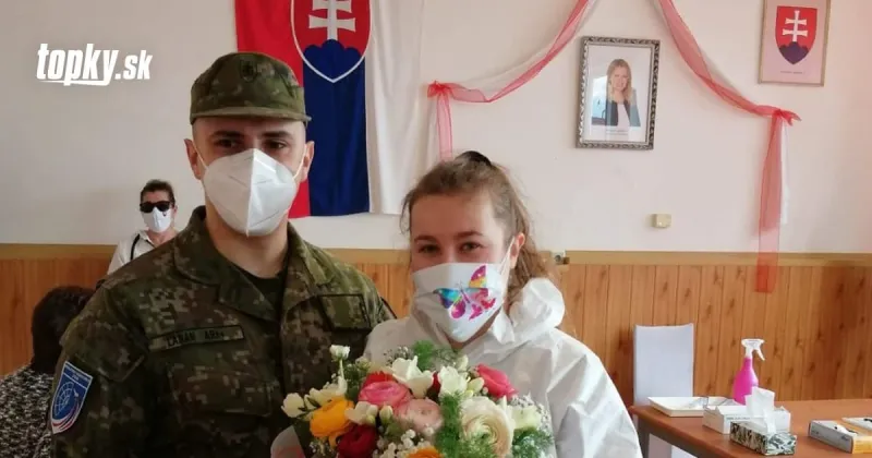 Láska v časoch KORONAVÍRUSU: Zdravotníčku prekvapil priateľ! Žiadosť o ruku priamo v službe | Topky.sk