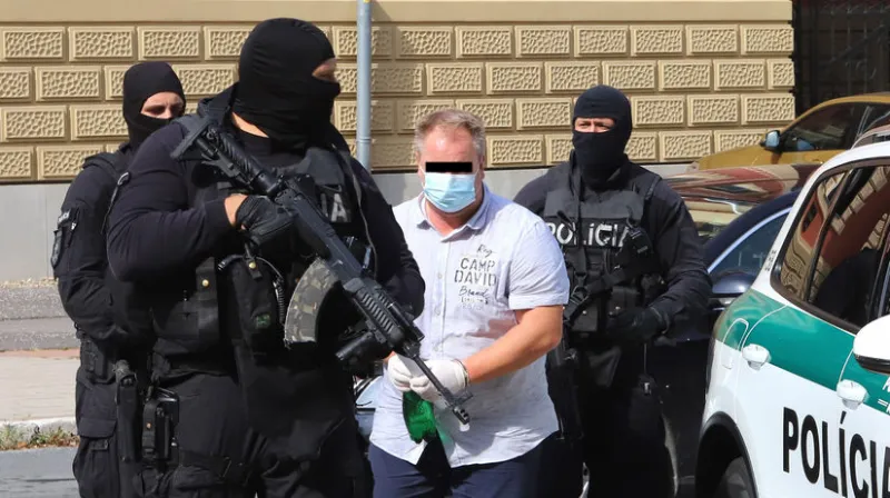 Všetci štyria obvinení v rámci akcie Plevel zostávajú vo väzbe - Domáce - Správy - Pravda.sk