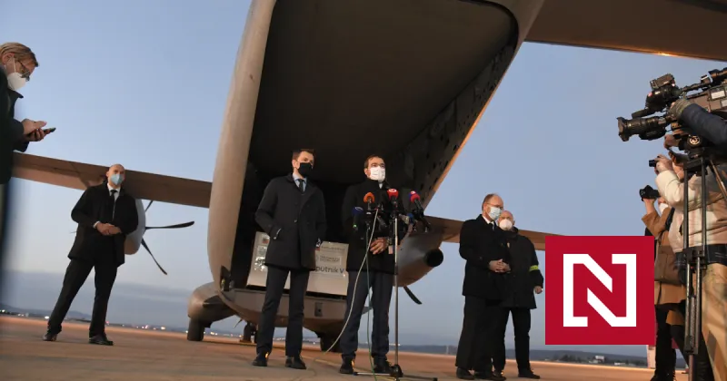 Sputnik V je na Slovensku, očkovať chcú aj seniorov. Valášek vystupuje z koalície – Denník N