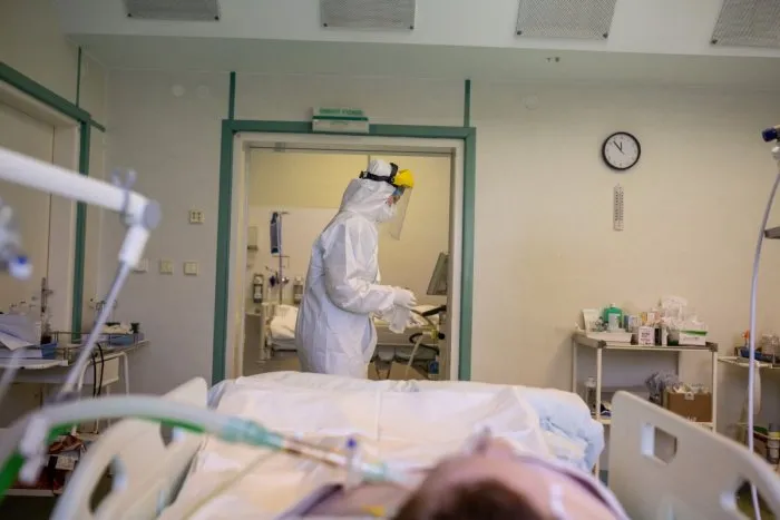 Koronavírusu podľahlo ďalších vyše 100 ľudí, počet hospitalizovaných klesol | Dnes24.sk