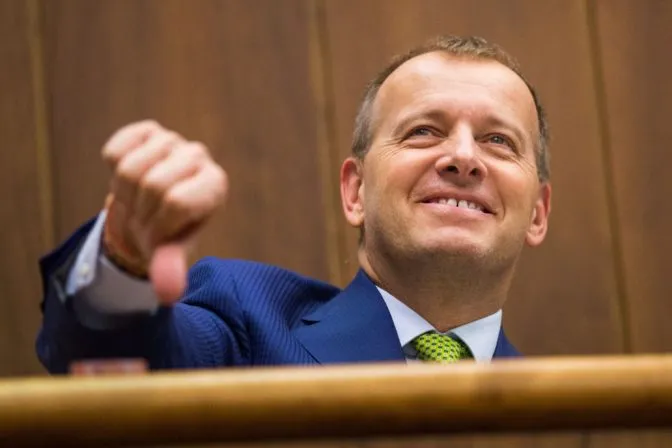 Smer-SD vyzval Kollára, aby sa pre kauzu Čistý deň vzdal mandátu - Webnoviny.sk