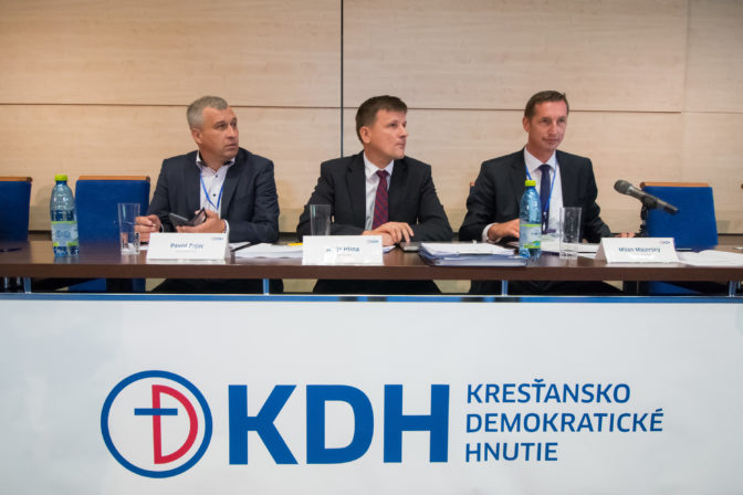 KDH žiada dôkladne prešetriť kauzu zlého zaobchádzania s klientmi zariadenia pre seniorov - Webnoviny.sk