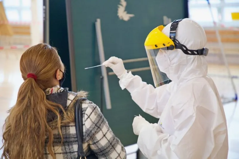 Na Slovensku pribudlo 2040 nových prípadov koronavírusu a 76 úmrtí na Covid-19 - SME