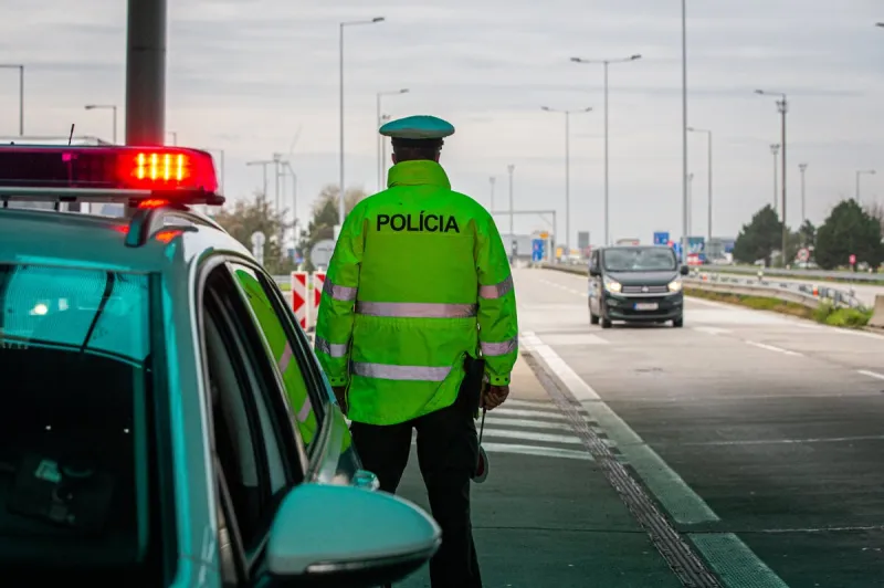 Koronavírus: Zákaz vycestovať za hranice na dovolenku začne platiť od soboty - SME