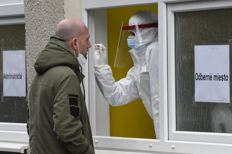 Koronavírus: Núdzový stav na Slovensku platí ďalších 40 dní - SME
