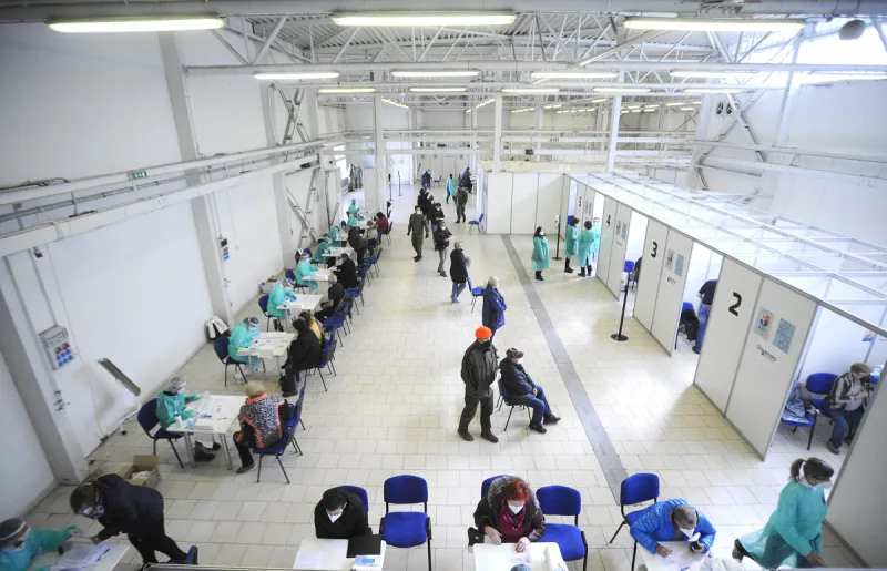 Koronavírus: Na Slovensku dostalo prvú dávku vakcíny už pol milióna ľudí - SME