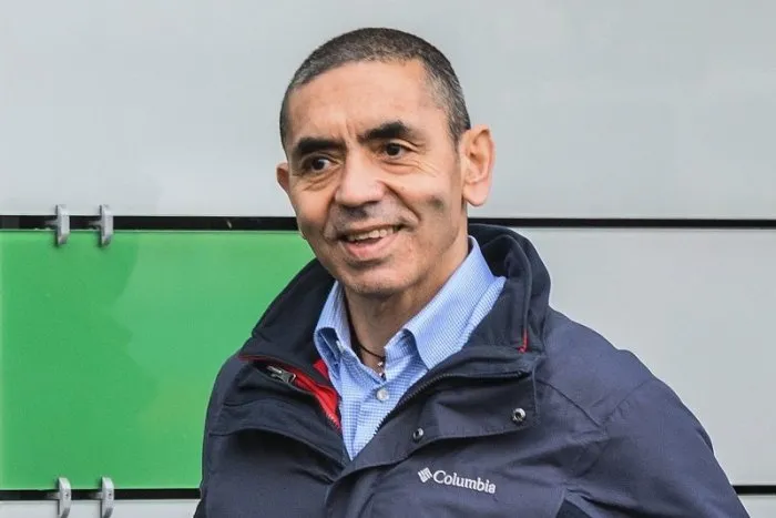 Zakladateľ BioNTechu odhaduje, kedy sa dočkáme konca lockdownov | Dnes24.sk