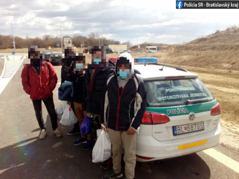 Pri Senci zadržali migrantov