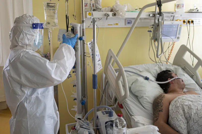 Vlani bol koronavírus treťou najčastejšou príčinou úmrtia - SME