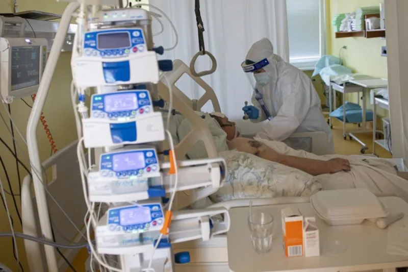 Koronavírus: Počet hospitalizovaných klesol, ochoreniu podľahlo ďalších 60 pacientov | Dnes24.sk