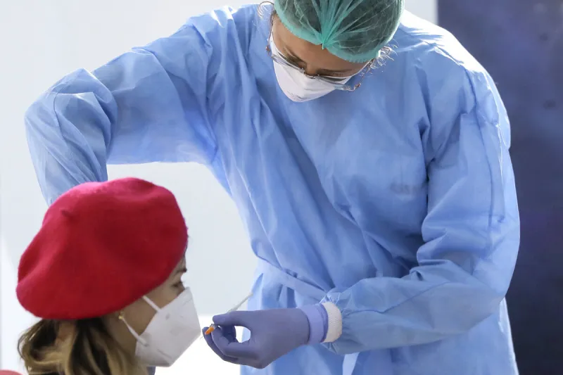 Koronavírus: Kanada neodporúča očkovať AstraZenecou ľudí nad 55 rokov (minúta po minúte) - SME