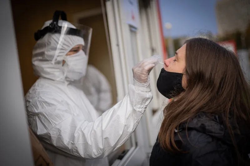 Na Slovensku pribudlo 1304 nových prípadov koronavírusu a 71 úmrtí na Covid-19 - SME