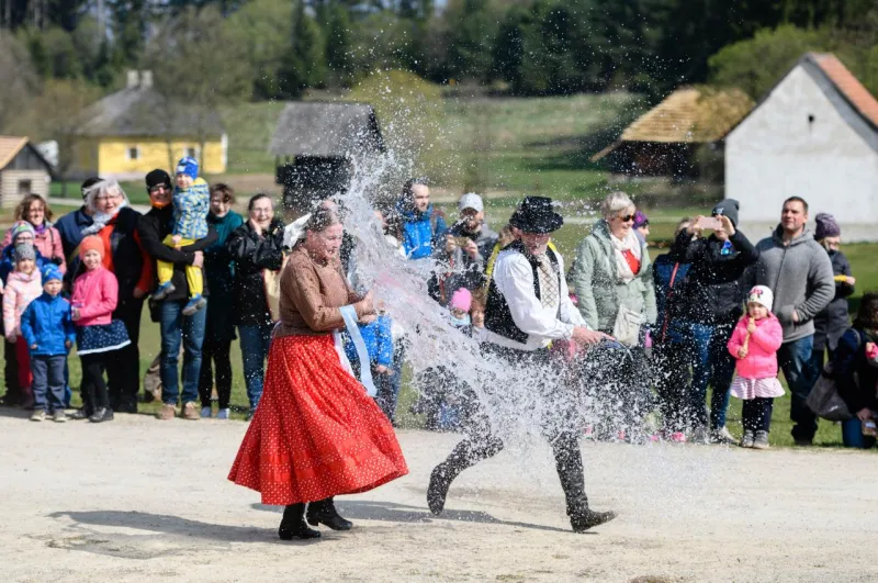 Vajcia nahradili peniaze. Ako sa „zmodernizovali“ Veľkonočné sviatky, ktoré prežijeme v „lockdowne“ | Kultúra | .týždeň - iný pohľad na spoločnosť