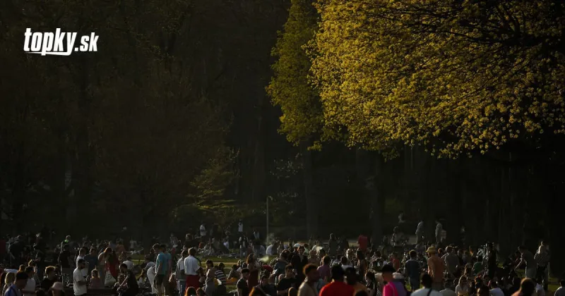 KORONAVÍRUS Fingovaný koncert v Bruseli prilákal tisíce ľudí: Vyústil do zrážok s políciou | Topky.sk