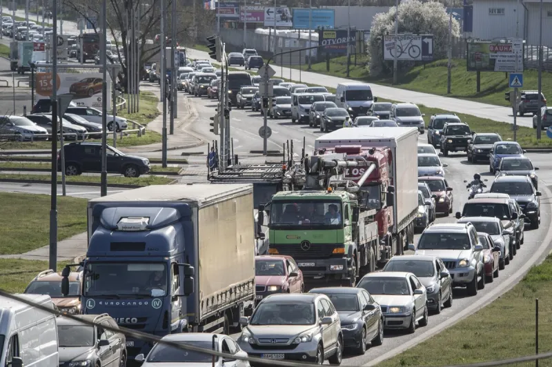 Koronavírus: Uvoľňovanie opatrení na Slovensku sa môže posunúť - SME