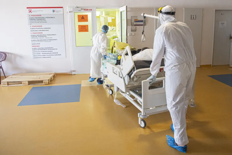Na Slovensku pribudlo 1161 nových prípadov koronavírusu a 87 úmrtí na Covid-19 - SME