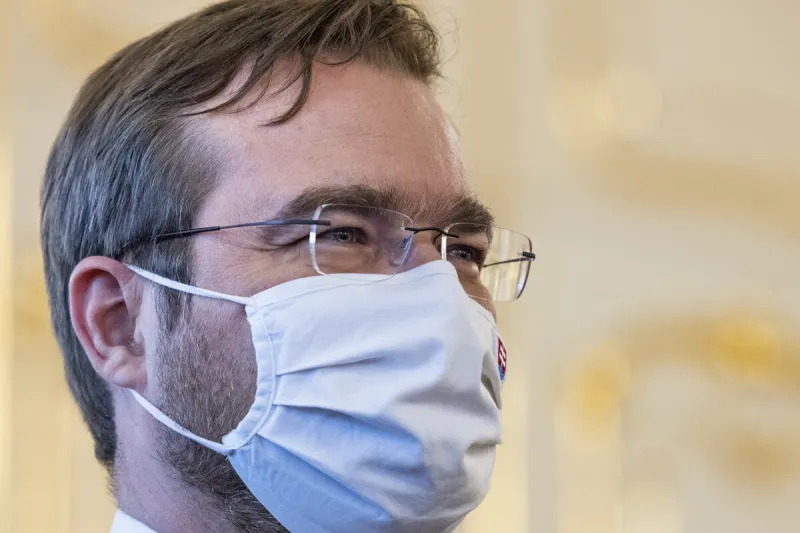 O testovanie Sputniku V požiadal Krajčí, tvrdia vedci SAV - SME