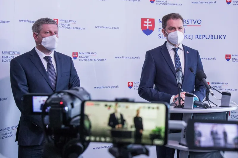 Sputnik už týždne leží zavretý v sklade. Prečo chcú Rusi vakcíny naspäť a hrozí ďalšia vládna kríza? (otázky a odpovede)   |  | .týždeň - iný pohľad na spoločnosť