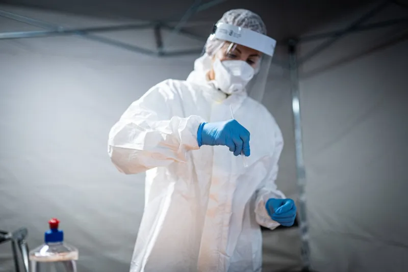 Koronavírus: Vo viacerých krajinách protestovali proti opatreniam (minúta po minúte) - SME