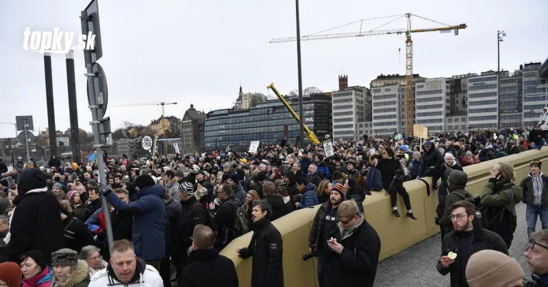 KORONAVÍRUS Ľudia už toho majú po krk: Protesty proti pandemickým opatreniam | Topky.sk