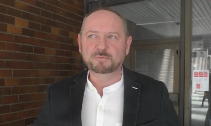 Kto je a čo chce poslanec OĽaNO Juraj Gyimesi, ktorý bol s Matovičom pri rokovaniach o Sputniku | Videá | .týždeň - iný pohľad na spoločnosť