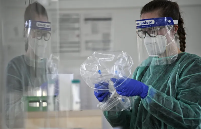 Koronavírus: Nemci pod 60, ktorí dostali AstraZenecu, dostanú druhú dávku od inej firmy - SME