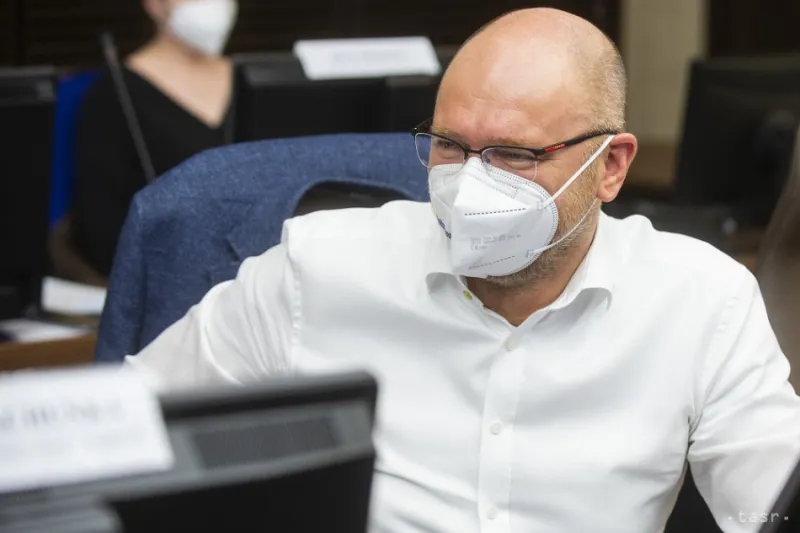 Sulík chce pred zverejnením zmluvy k nákupu Sputnika právnu analýzu
