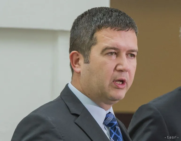 Hamáček pôjde do Ruska rokovať o Sputniku V, sprevádzať ho bude Danko