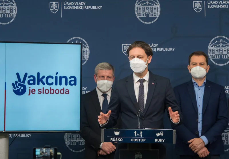 Heger dostane výsledky analýzy zmluvy o nákupe ruskej vakcíny Sputnik - SME