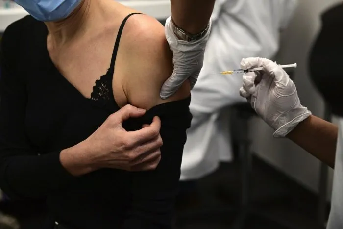 Vyšli s pravdou von: KOĽKO úplne zaočkovaných ľudí sa v USA znovu nakazilo koronavírusom?