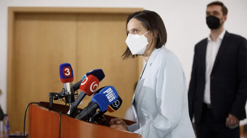 Zmluvu k Sputniku by mali povinne zverejniť, uviedla Kolíková a Baťovú označila za „bielu vranu“ - Domáce - Správy - Pravda.sk