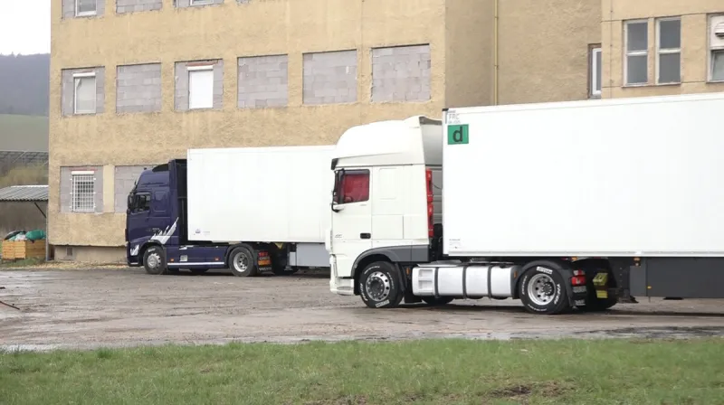 Maďarskí kamionisti odišli, Sputnik nám nechali. Skoro týždeň čakali, ale vzdali to - Korzár SME