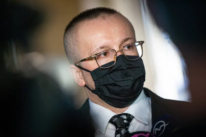 Druhé obvinenie exšéfa SIS Pčolinského súvisí s podplácaním policajta - SME