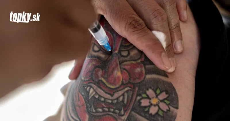 KORONAVÍRUS Šokujúci prípad: Desiatky ľudí dostali vakcínu, ale pozrite sa akú! | Topky.sk