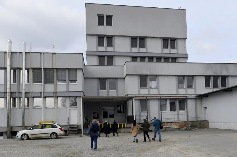 Rusi si odviezli na kontrolu šesťsto vakcín Sputnik V - SME